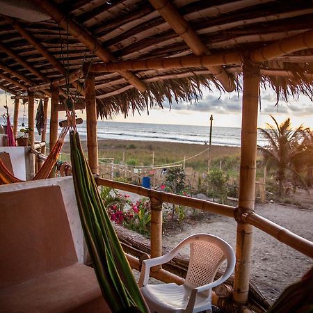 Beach Front Bungalows At The Coconut Canoa Exterior foto